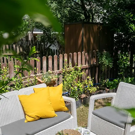 Pinaserena Chic Duplex With Garden In