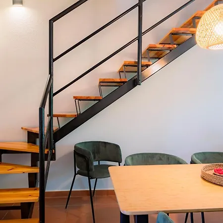 Апартаменты Pinaserena Chic Duplex With Garden In