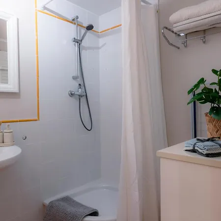 Апартаменты Pinaserena Chic Duplex With Garden In