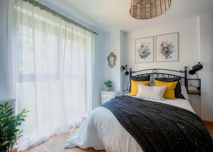 Pinaserena Chic Duplex With Garden In Apartamento Villanúa